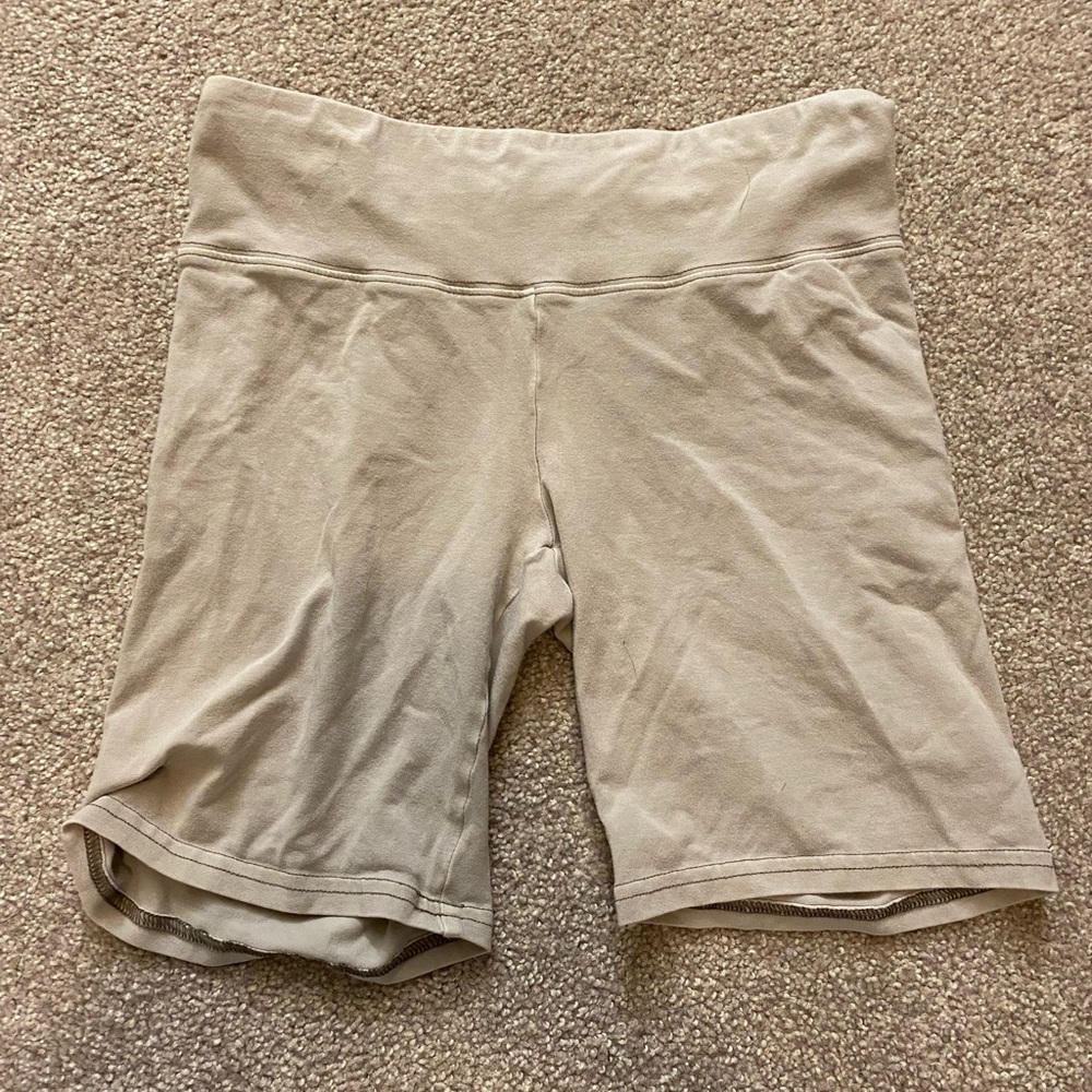 Aritzia TNA 8 inch biker shorts